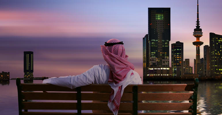 kuwait-man-on-bench