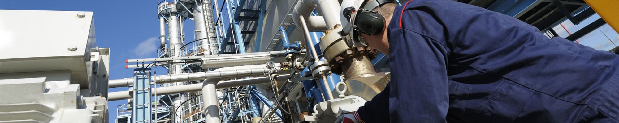 carrier-fire-security-technican-at-industrial-plant-2000x400