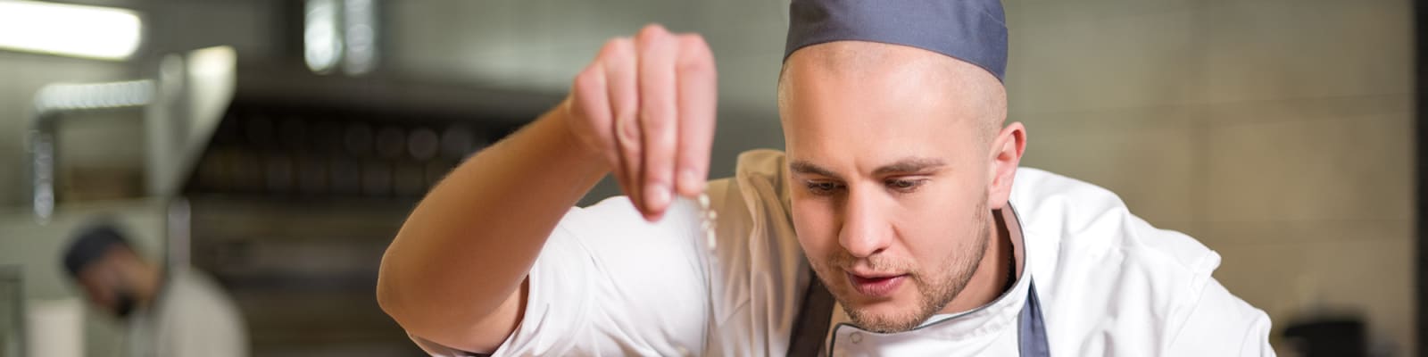 pizza-chef-at-work-4x1