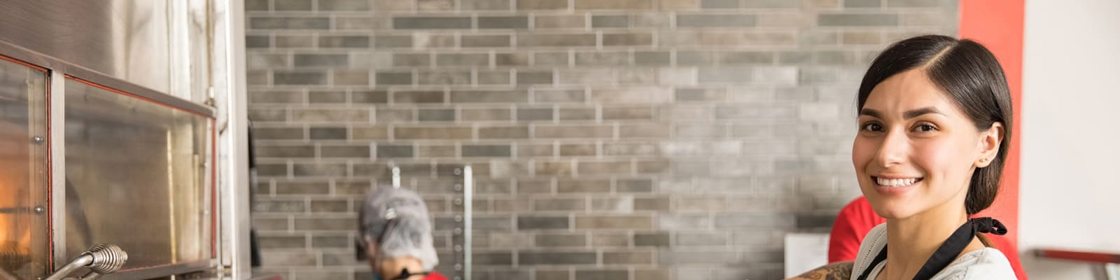 woman-working-in-pizza-restaurant-4x1