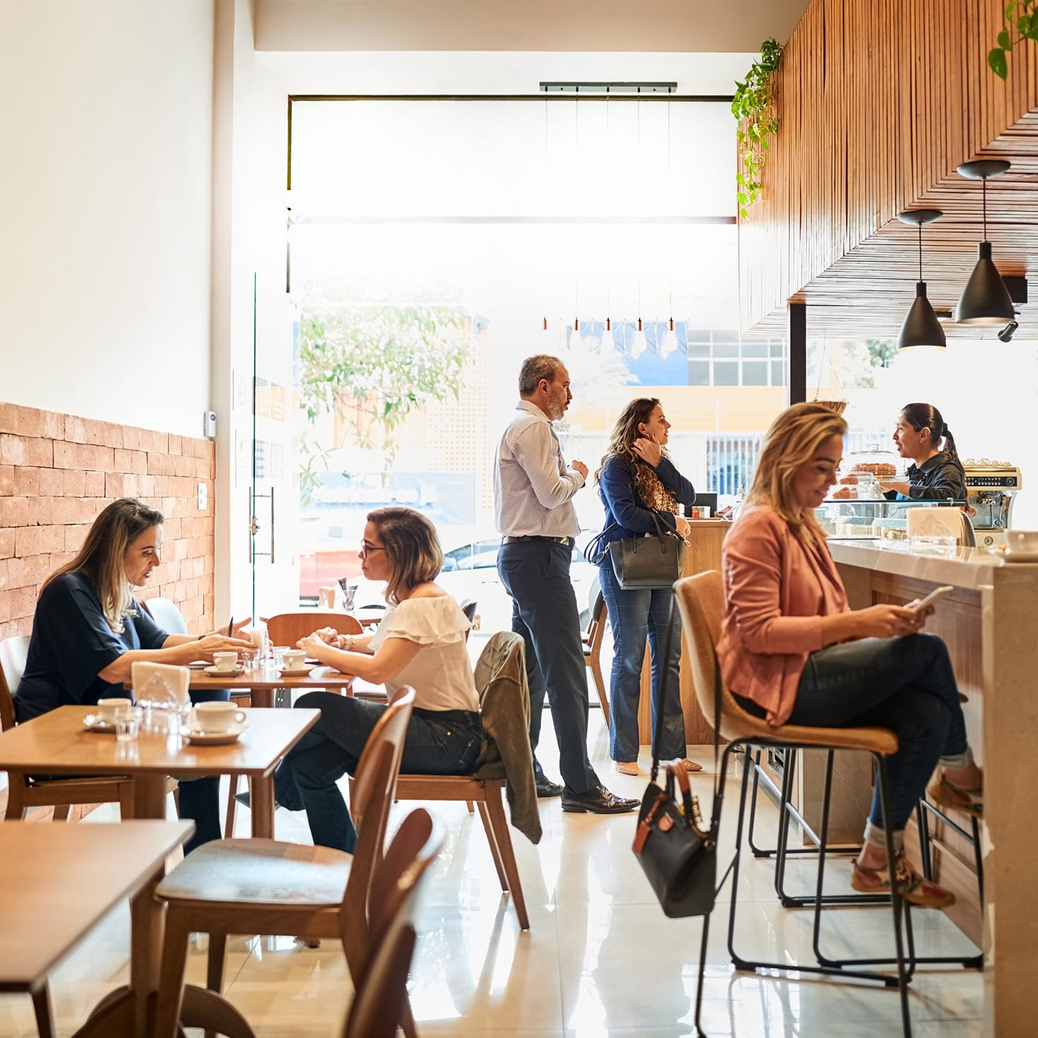 Healthy-buildings-busy-restaurant-1x1