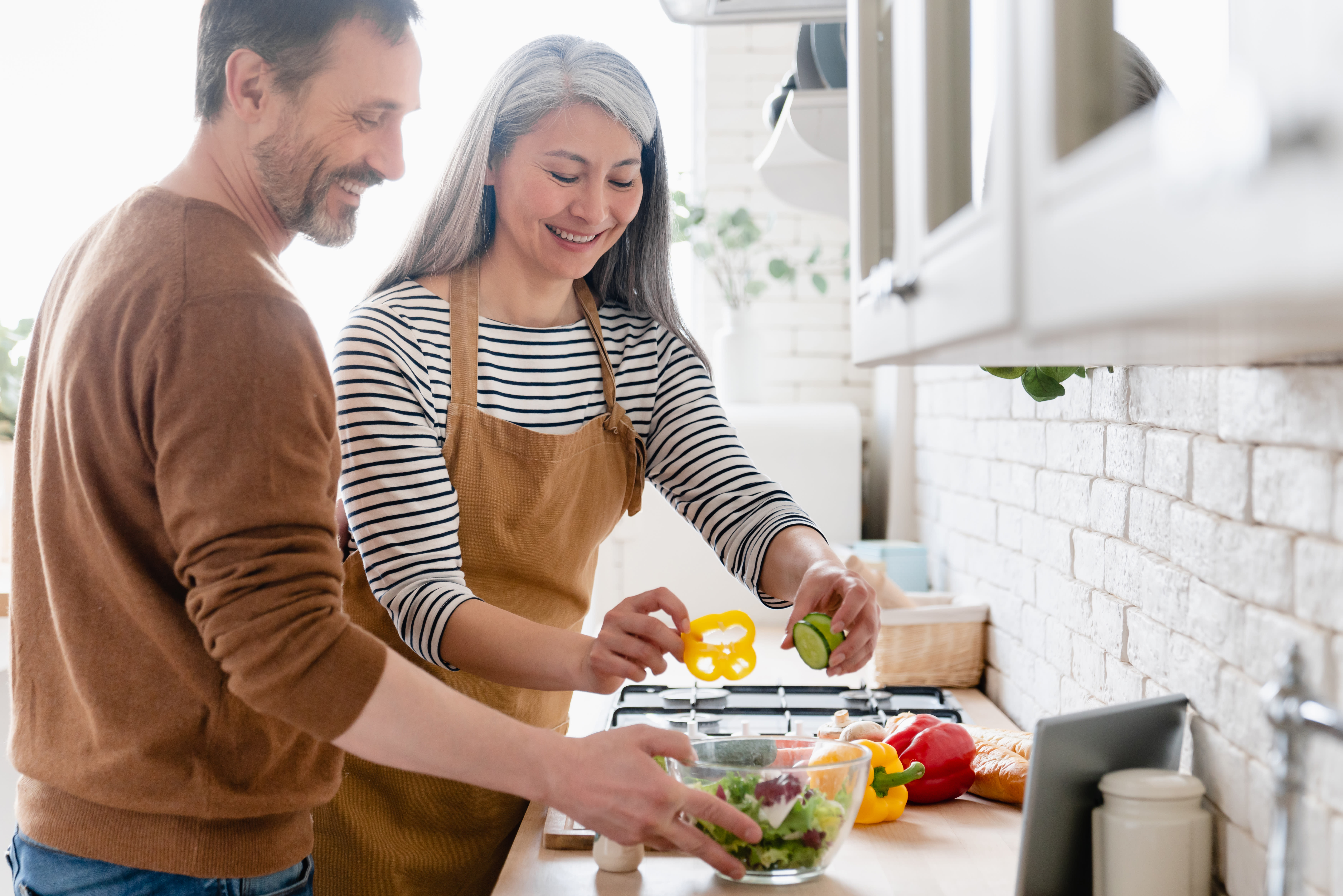 Couple-cooking-in-their-healthy-home-3x2