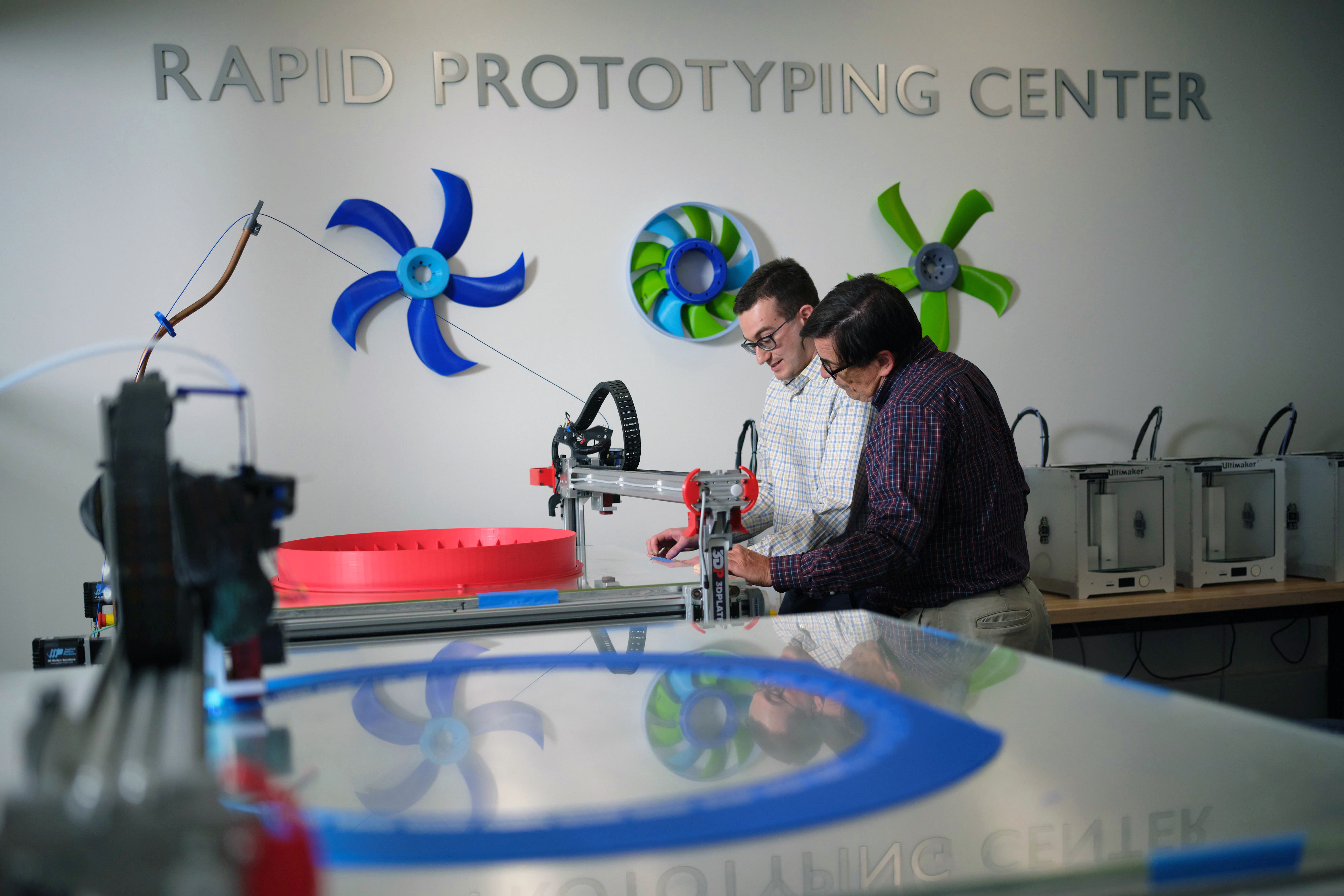 Carrier-Innovation-engineers-working-3x2