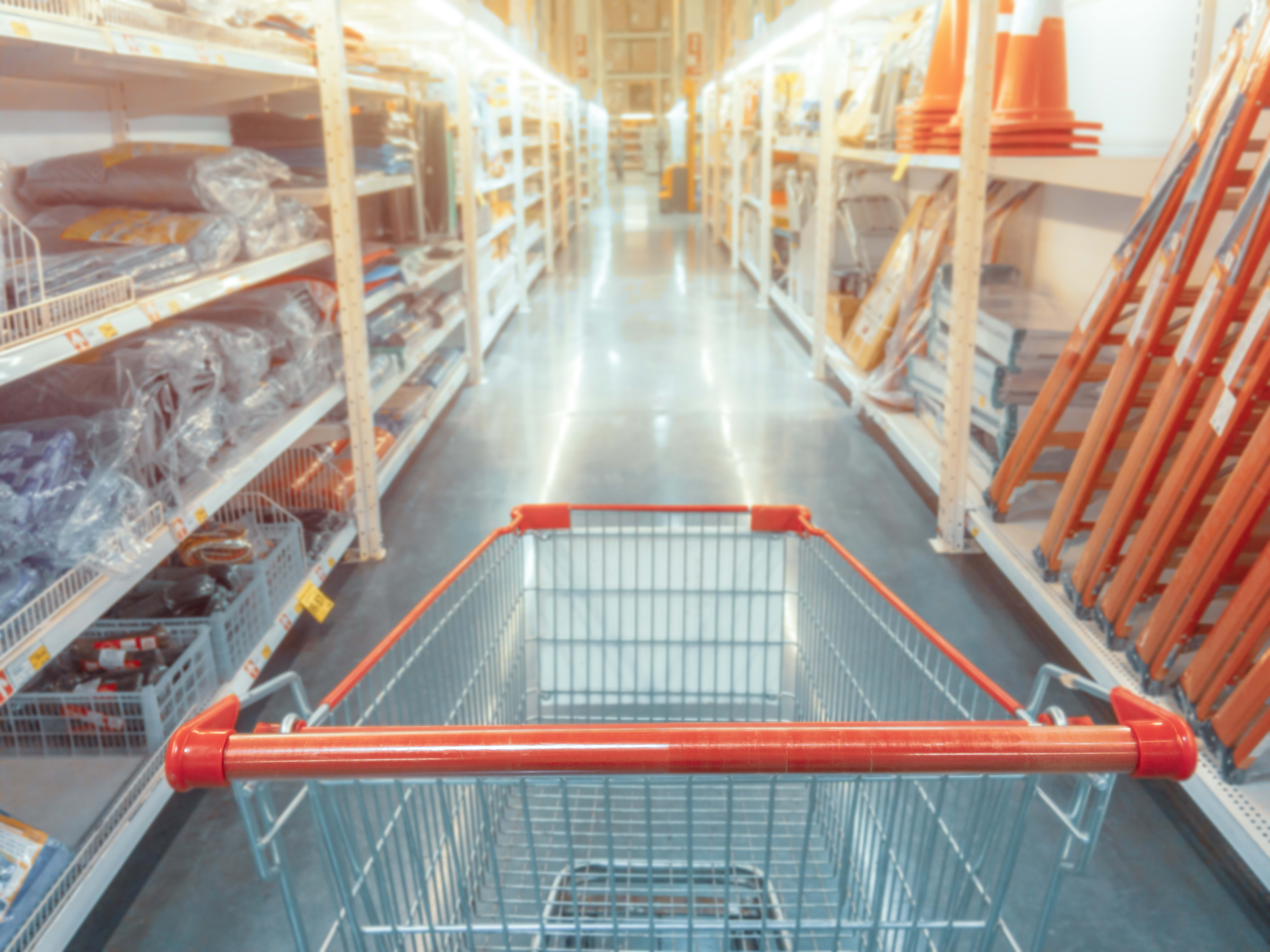 supermarkert-interior-shoppingcart