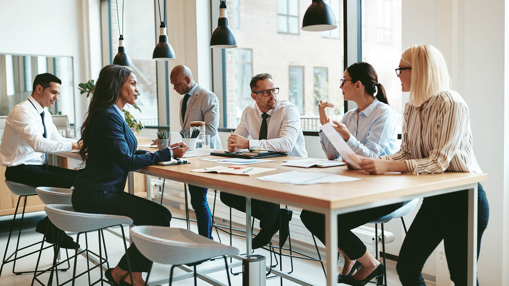 ciat-business-people-discussing_in-an-office
