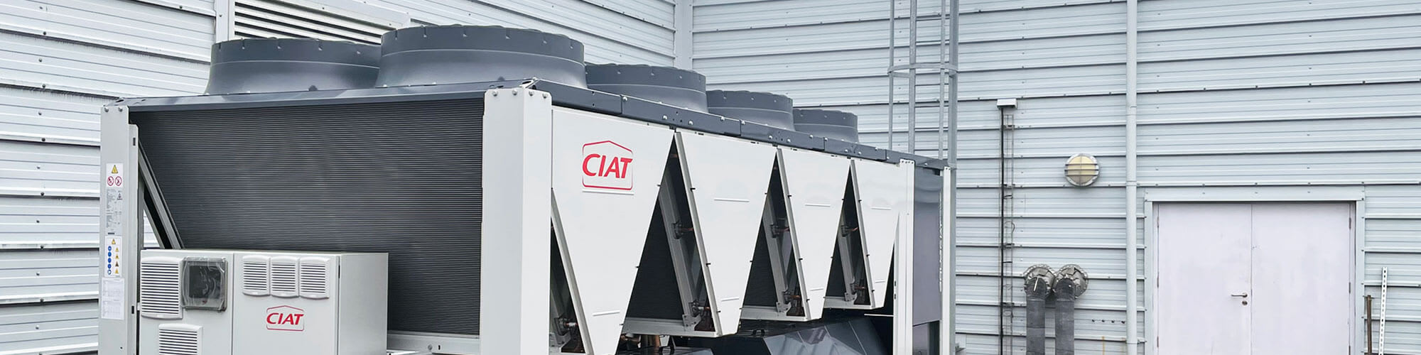 ciat-chiller-in-position-on-the-rooftop_h
