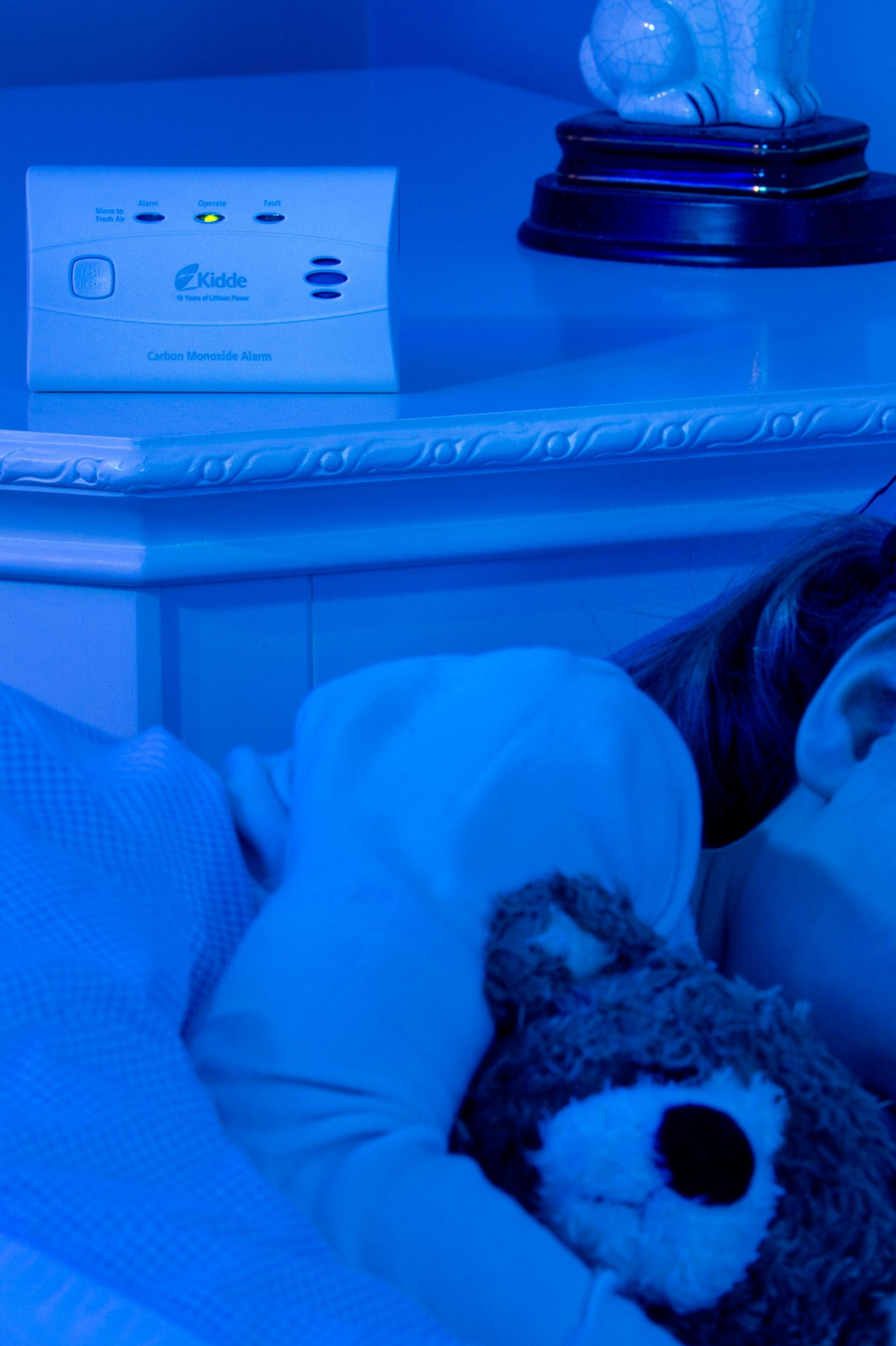 carbon-monoxide-detector-on-endtable-bedroom_2_x_3