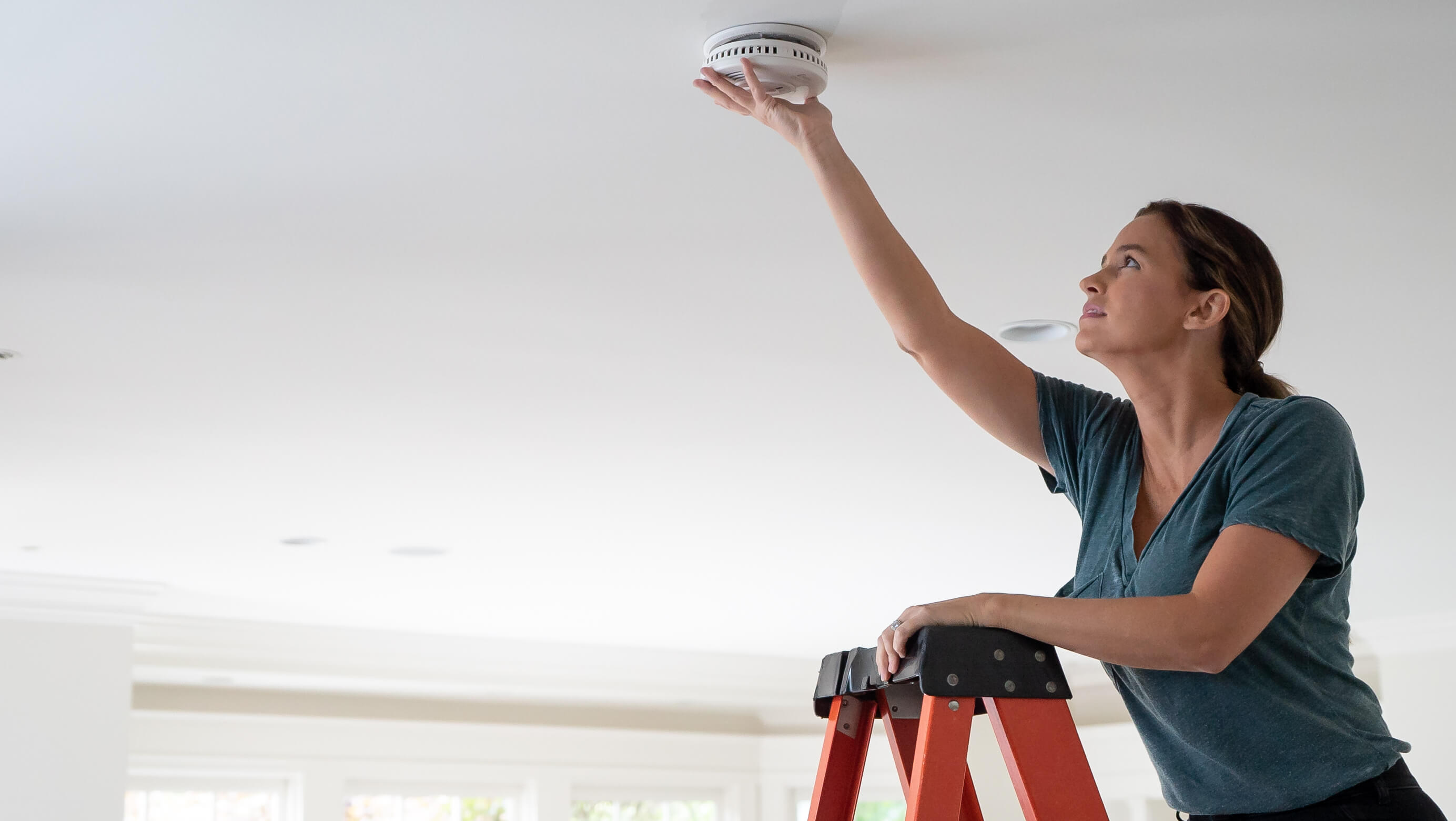 woman-installing-alarm-01-full-opt