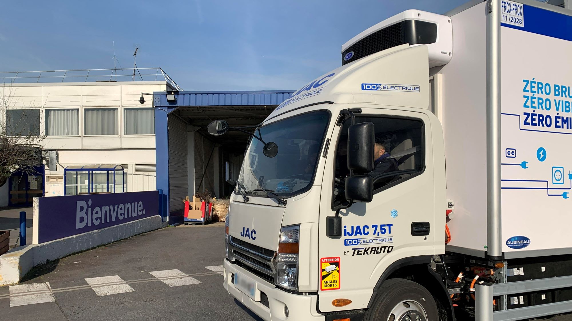 jac-motors-selects-carrier-transicolds-refrigeration-technology-to-launch-first-allelectric-truck-range-in-france