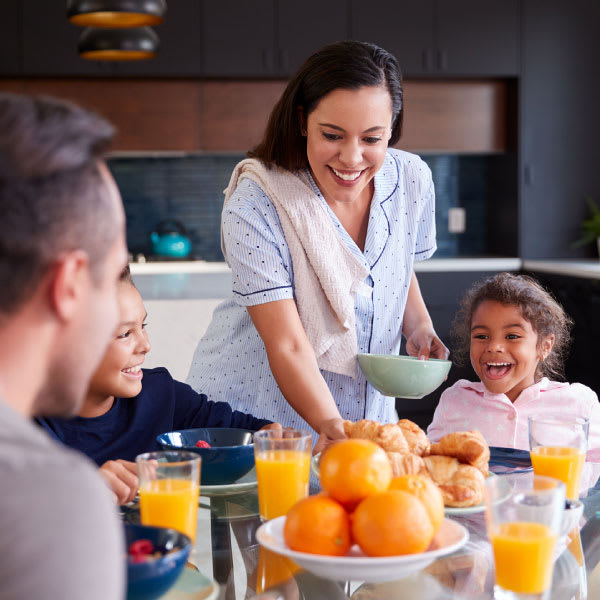 family-eating-breakfast-600x600