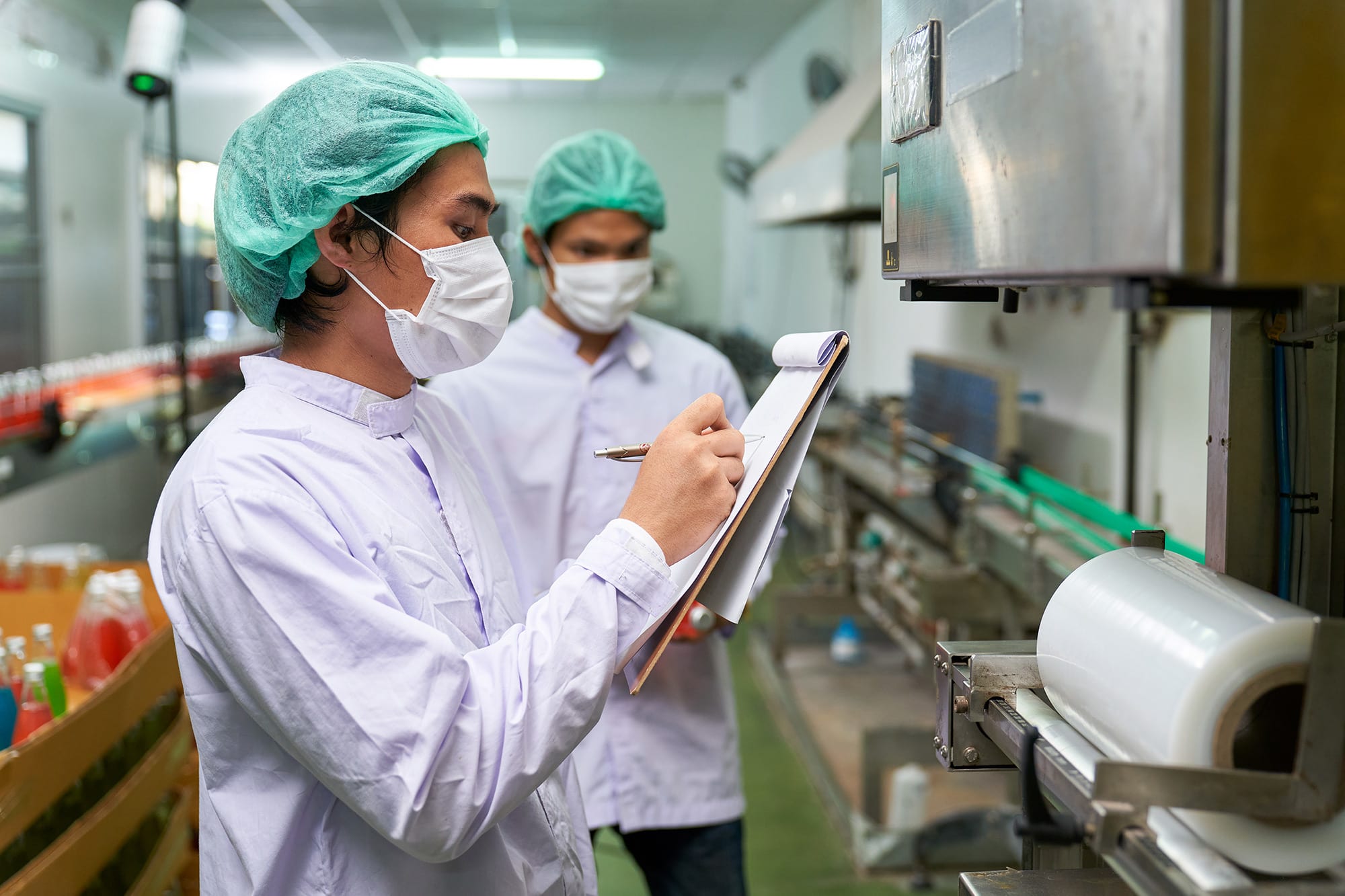 people-working-on-automatic-machine-in-food-industry-h