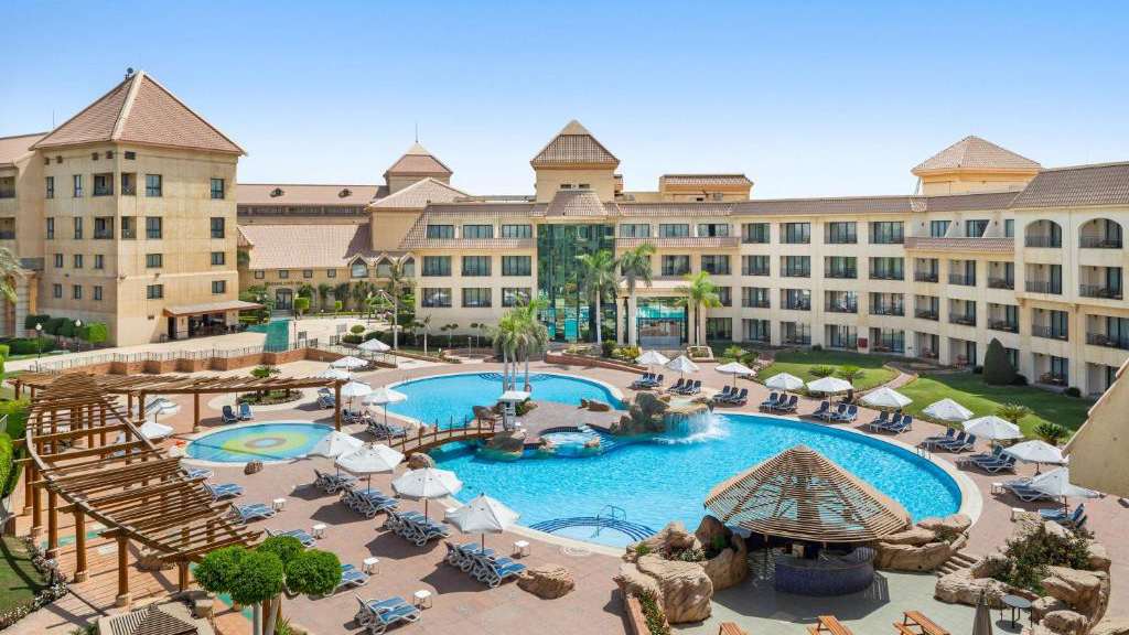 Hilton-Pyramids-Gold-Resort-16x9